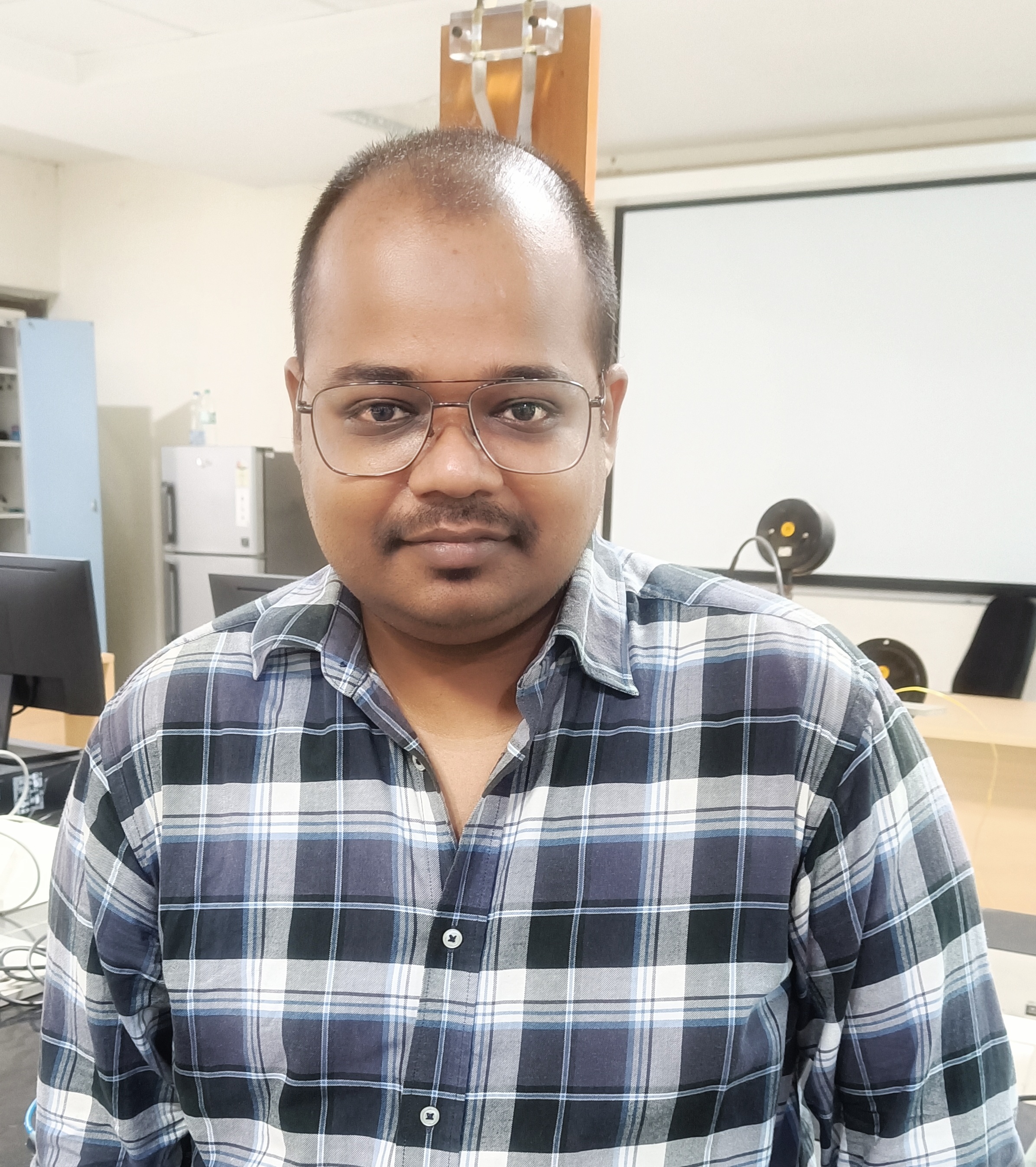 Multiphase Flows, Smoothed Particle Hydrodynamics, Contact line dynamics, liquid bridge